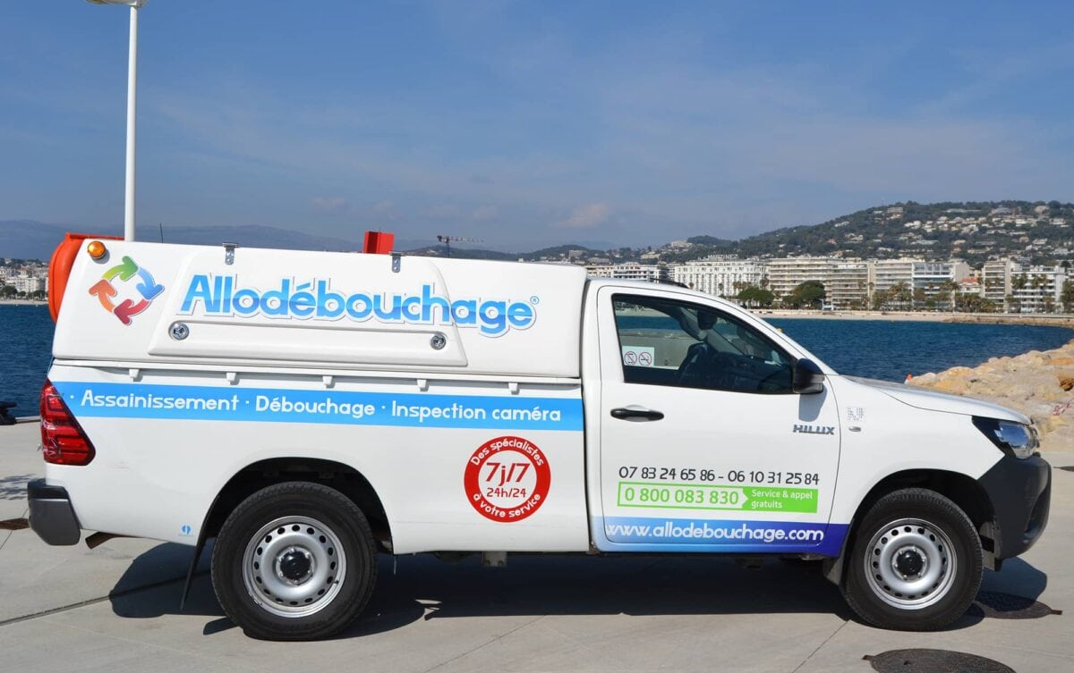 À bord de camions hydrocureurs, nos spécialistes du débouchage de canalisation à la Seyne-sur-Mer interviennent !