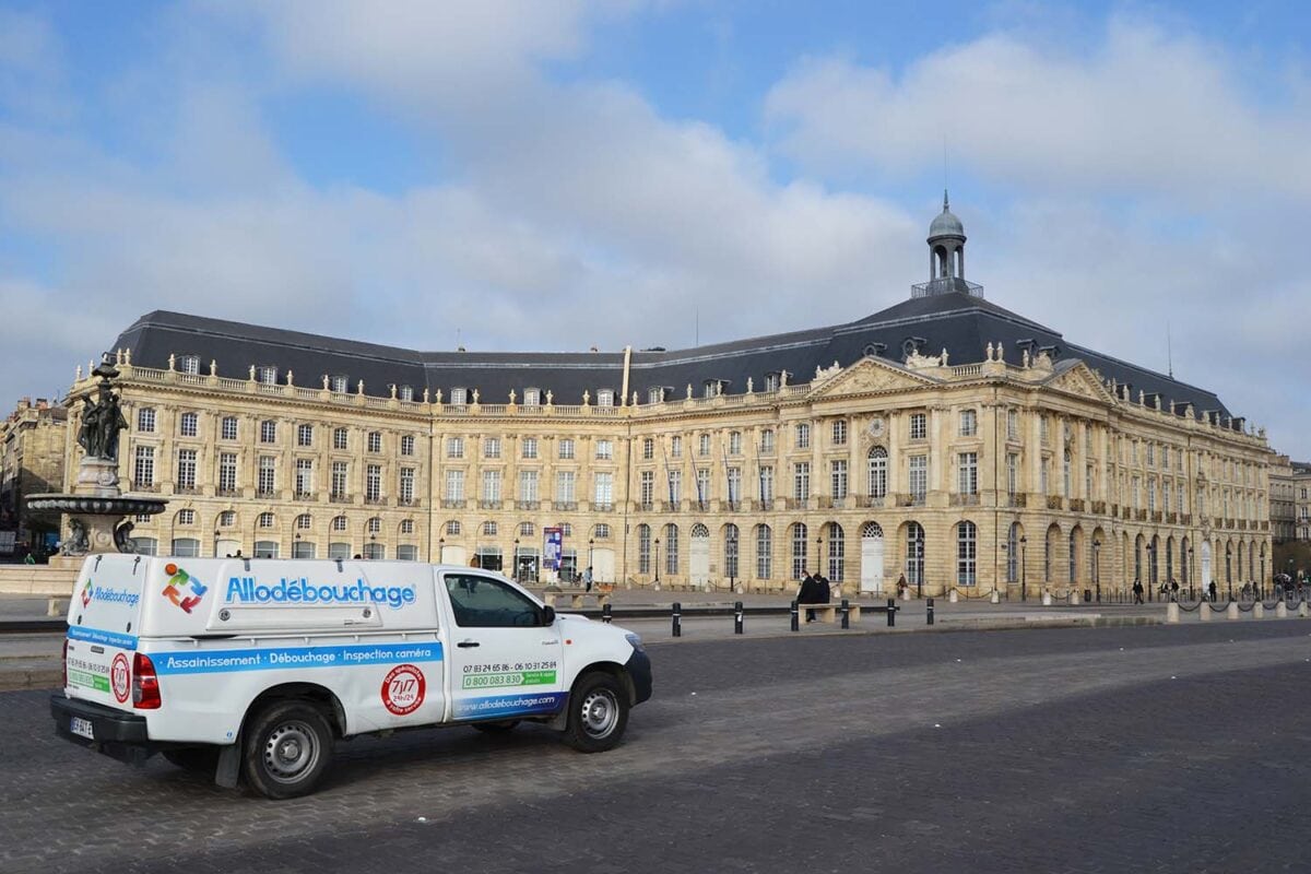 Pour une inspection caméra de vos canalisations à Bordeaux, contactez Allo débouchage