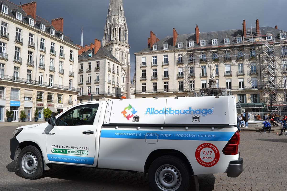 Camion de débouchage, pour une inspection caméra des canalisations à Nantes